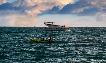 Я возьму с собой в дорогу ... / Белоснежный лист бумаги и поеду на край моря, где лишь пальмы и бананы. Я забуду все печали...