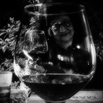 ... и каждый вечер друг единственный в моем бокале (стакане) отражен / Вечер в Карловых Варах