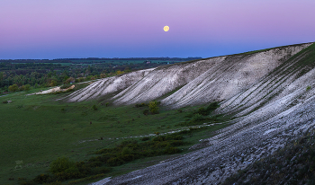 Лунная заря / Меловые холмы при весенней луне на рассвете. 
Корочанский район. Май, 2022 года.
Из фотопроекта &quot;Земля Белгородская».