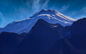 Утро рядом с Эльбрусом / Кавказ. Узункол. Вид на Эльбрус из под вершины Актур