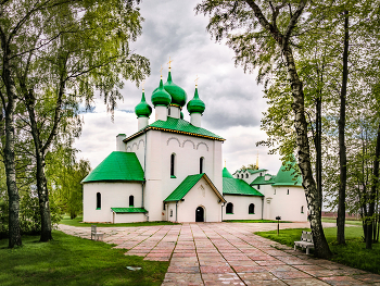 Храм-памятник Сергия Радонежского на Куликовом поле / Храм-памятник русским воинам на предполагаемом месте Куликовской битвы в честь преподобного Сергия Радонежского, благословившего русских воинов на победу в Куликовской битве