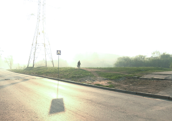 Смог от лесных пожаров в городе. 09.05.2023 / Каждый год одно и тоже. Соседка в лифте взахлеб рассказывала, что гуляет видео, как специально разжигают костры, но почему я уверено, что этот постановочный спектакль распространяют, чтобы прикрыть свое бессилие и нежелание напрячься и что-то сделать. А как же лозунг на всех углах - &quot;Своих не бросаем &quot; . Нищая Русь.