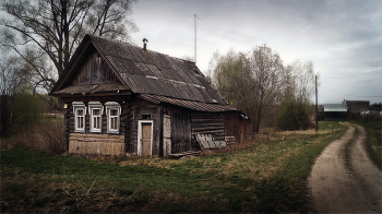 В переулок, направо ... / В селе Рождественский Майдан. Апрель.