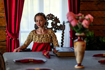 Геля / модель Ангелина Табакова
причёска Марина Быстрова
локация «Заречный квартал»
платье от Марианны Браславской