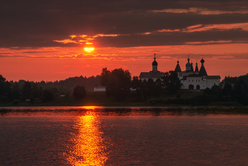 Ферапонтово / - Друзья! В эти выходные обещают очень фотографичную погоду ;) Приглашаю немного прокатиться по Ярославской области в районе Ростова. На рассвет в Погост крест. Затем Погуляем по Ростову, Варницы, Борисоглебский. Закат планируем в Савинском или где больше понравится) Ночёвка в доме, в Вашутино. Рассвет в районе Петровского. В обед в воскресенье будем в Москве. Выезд из Москвы от м. ВДНХ в ночь на субботу 20 мая к рассвету. Стоимость 10 тыс. Проживание включено. Питание отдельно. Обращайтесь

Приглашаю с 15 по 23 июля в путешествие по Архангельской области вдоль Онеги. Доедем и до Кимжи... Первая остановка У Колодозера... 

- В моих летних фотопоездках всегда будем проезжать Ферапонтово и Кириллов... Есть хороший шанс снять что-то подобное )))

- С 3 по 12 июня на Ладогу освободилось одно место. Можете присоединиться к нашей компании. Обращайтесь. Анонс на сайте https://phototourtravel.ru/LadogaLake-June2023

- На этот год набор группы на Озеро Джека Лондона продолжается. Места есть
- Параллельно набираю группу и на 24-й год. Желающих много. Решайтесь

Анонсы смотрите на сайте https://phototourtravel.ru/anons