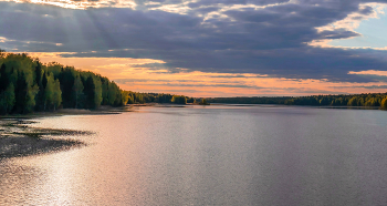 Свет вечерний над водою. / ...