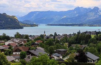Тихий уютный городок на берегу озера / Австрия,
озеро Вольфгангзее (Wolfgangsee),
городок Санкт-Гильген (Sankt Gilgen)