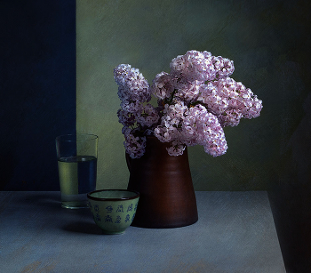 сирень и очоко / сирень очоко натюрморт