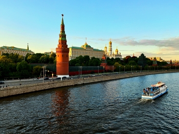 Вид на Московский Кремль с Большого Каменного моста / Вид на Московский Кремль с Большого Каменного моста