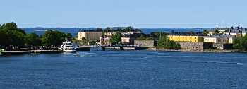 Суоменлинна (Свеаборг) / Город-крепость на семи островах.
 Главная пристань на о.Исо Мустасаари. 

https://photocentra.ru/work/638722