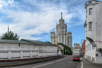 &nbsp; / Вид на высотку.