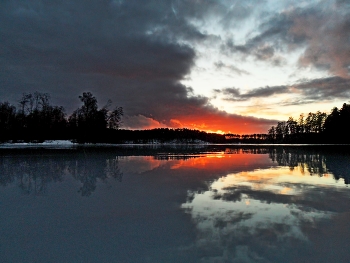 Догарал закат за озером...... / Петербург - Петровское. Март
