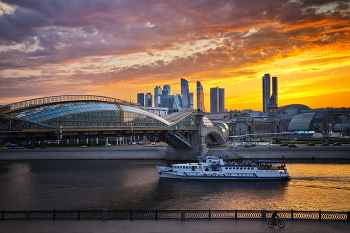 Вечер в Москве / Прогулка по Ростовской набережной в Москве.