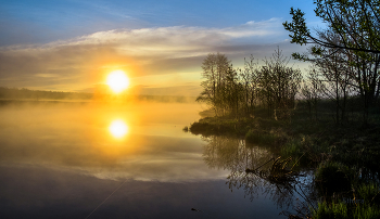 Восход. / Весеннее утро на озере Сосновое.