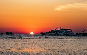 Начало сегодняшнего восхода на Красном море. Макади бей. / Египет.