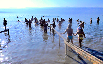 По воде Мёртвого моря / По воде Мёртвого моря