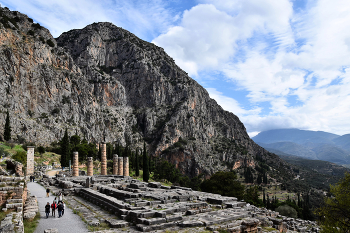Остатки цивилизации... / Дельфы. Греция. Когда-то здесь жили люди.