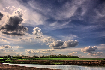 Поле, поле... / Поле, пруд,облака