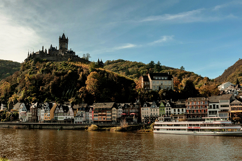 Замок Райхсбург — символ немецкого города Кохем / Замок Райхсбург — символ немецкого города Кохем