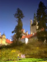 Память старого пруда. / Отражение  Пругоницкого замка под Прагой  и фотографа его фотографирующего.