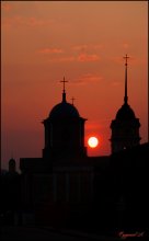 Смоленск незакатный.... Днепровские ворота... вечер / На этом месте была северная проездная башня Смоленской крепостной стены - Днепровские ворота... время её не пощадило... сохранилась лишь надвратная церковь....