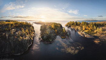 "Аэропанорама" / На своих фотографиях я довольно часто включаю в композицию солнце. Снимая панорамы с дрона, я, по привычке, тоже часто беру источник света в кадр. Однако, ввиду невысокого качества камеры квадрокоптера, чтобы получить такой вот результат приходится изрядно повозиться при обработке