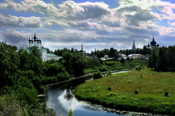 Суздаль / Вид на город вдоль реки Каменки.