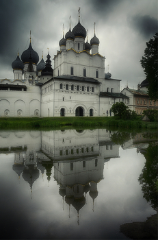 Зеркальность / Церковь Воскресения Христова. Ростов Великий.