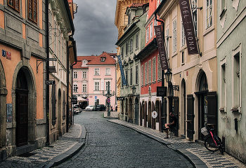 Нет никого... / Но скоро набегут...