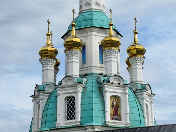 Хоровод глав / Церковь Спаса Толгского монастыря