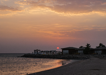 Начало восхода сегодня. Красное море, Макади бей. / Египет.
