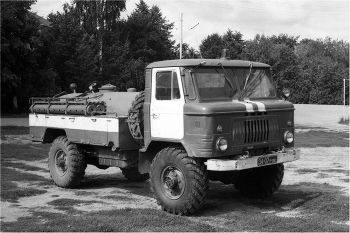 АЦ-20(66)-104 / Пожарный автомобиль Варгашинского завода противопожарного и специального оборудования АЦ-20(66)-104 на шасси ГАЗ-66. Выпускался с 1968 по 1971 г.
Кадом, Рязанская область, август 1984 года
