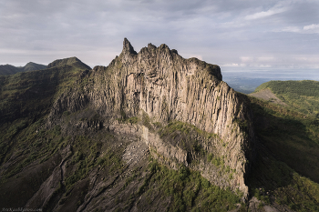 "Скалы вулкана Келуд" / Скалистые вершины кратера вулкана Келуд. Остров Ява, Индонезия