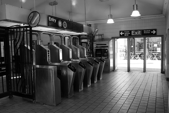 Вход в метро / ***