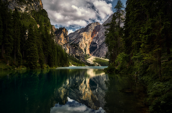 Lago di Braies / Горное озеро в Южном Тироле