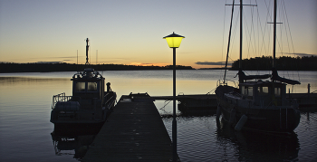 На фоне утренней зари... / Финский залив.
 Хельсинки, Вуосаари,