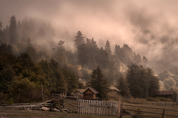 Morning In The Autumn Svaneti Mountains / Облака скользят по горам Сванетии