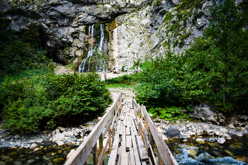 Мост к водопаду, Абхазия / ***