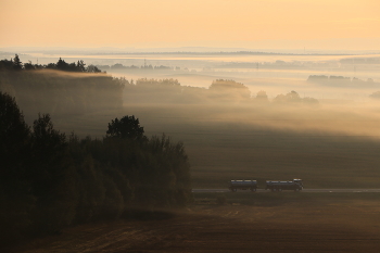 Машина едет далеко, далеко, далеко... / Аэрофотосъëмка