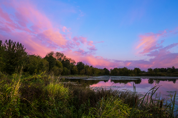 Облака на восходе. / Озеро Сосновое.