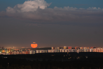 Новопеределкино / Лунный восход над Новопеределкино. Июль 2021