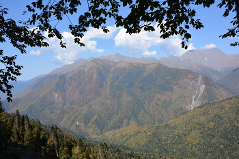 &nbsp; / Вид на Большой Кавказский хребет со склона Псехако.