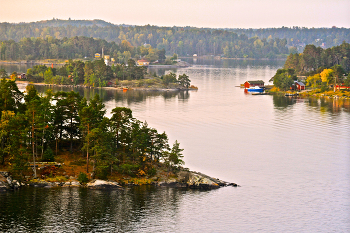 Ни облачка! / Погодка классная!:) Балтика, Ботнический залив. 
В шведских шхерах — с палубы парома Viking Line. 

https://photocentra.ru/work/1110426?id_auth_photo=29736