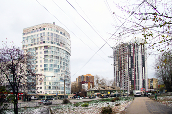 &quot;Небоскрёбы, небоскрёбы, а я маленький такой...&quot; / В городе Пермь.