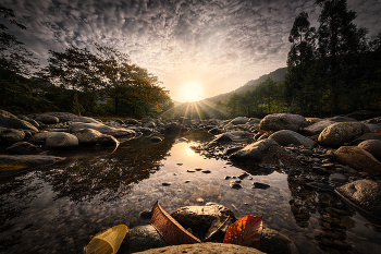 Sunny Autumn Day In Chakvistskali River / Теплый солнечный день в русле речки Чаквистскали