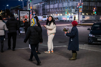 Диалог... / Городская зарисовка...