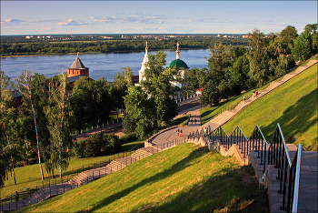 по Нижнему Новгороду... / Лестница ведущая из верхней части кремля к берегу Волги. Вечерело...
