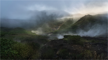 Рассвет над кипящим ручьем... / Россия, Сахалинская область, остров Итуруп, вулкан Баранского