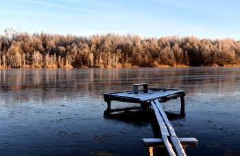 На пороге зимы.... / Ноябрь. Морозное утро. Иней на деревьях, а на озере первый ледок. Зима уже совсем рядом!