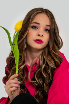 Жёлтый тюльпан / модель Ангелина Табакова
макияж Мария Смирнова
причёска Марина Быстрова